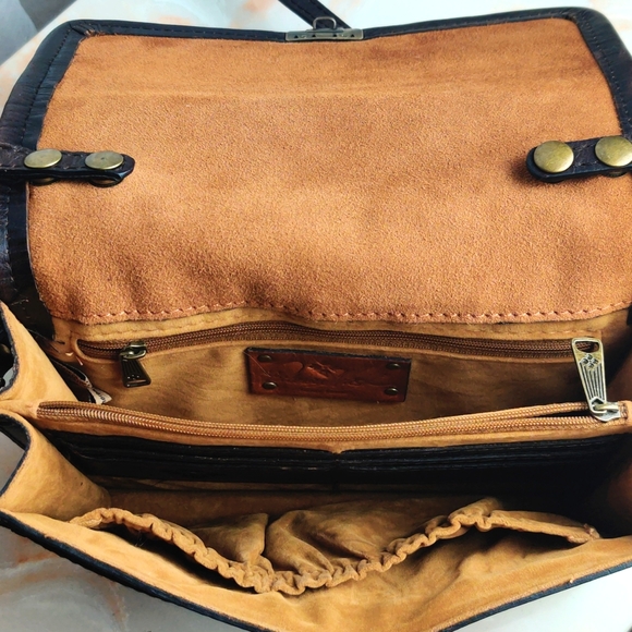 Patricia Nash shearling and leather crossbody bag with pom poms 9"x 7"x 2.5" - Picture 9 of 14